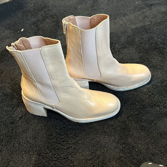 Free People Essential Chelsea Boots – Cream/Pink – Size 7.5 – NWOB - Picture 3 of 7
